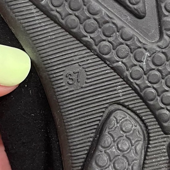 Sabrinas Shoes Black Suede Flats with Silver Embellishments, SZ EU 37 (6.5) EUC - Picture 6 of 6